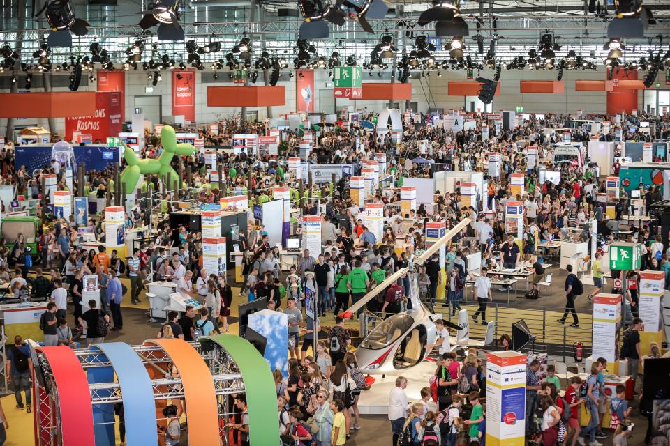 Wimmelbild Halle 9_IE17